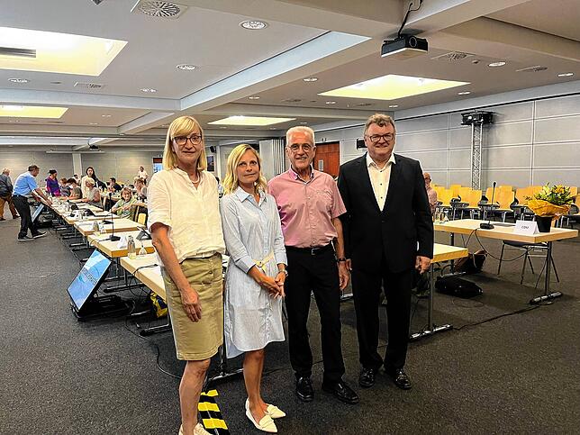 Neben Angelika Drießen (links) und Gerhard Leiprecht (Zweiter von rechts) ehrte OB Andreas Brand 2022 auch Mirjam Hornung für ihre ...