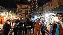 Der Weihnachtsmarkt findet in diesem Jahr an vier Tagen statt. Die Stadtverwaltung hat mit 10.000 Euro allein für die Gema-Gebühr für ...