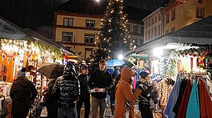 Der Weihnachtsmarkt findet in diesem Jahr an vier Tagen statt. Die Stadtverwaltung hat mit 10.000 Euro allein für die Gema-Gebühr für ...