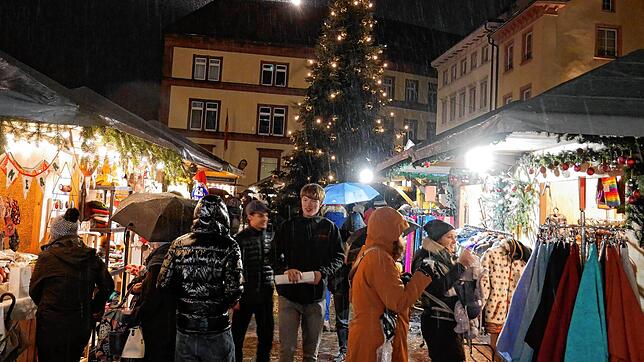 Der Weihnachtsmarkt findet in diesem Jahr an vier Tagen statt. Die Stadtverwaltung hat mit 10.000 Euro allein für die Gema-Gebühr für ...