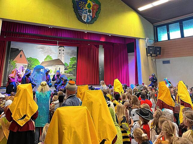Bild 17: Fischbacher Schule am „Schmotzigen“: Fasnacht in Bildern – Die besten Momentaufnahmen!