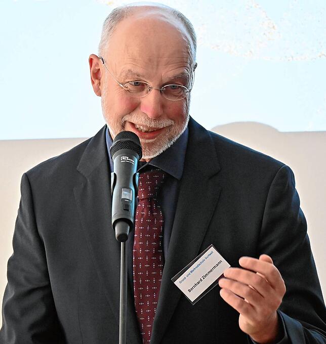 Schulleiter Bernhard Zimmermann brachte in seiner Rede die Freude und den Dank zum Ausdruck.