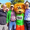 Da war noch alles wie gewohnt und alle hatten Grund zum Feiern (von links): Moderator Pit Jenniches, OK-Chef Frank Kliche, Maskottchen ...