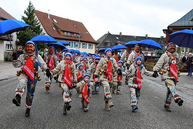 Bild 1: Bilder der Fasneteröffnung mit Schlüsselübergabe am Rathaus