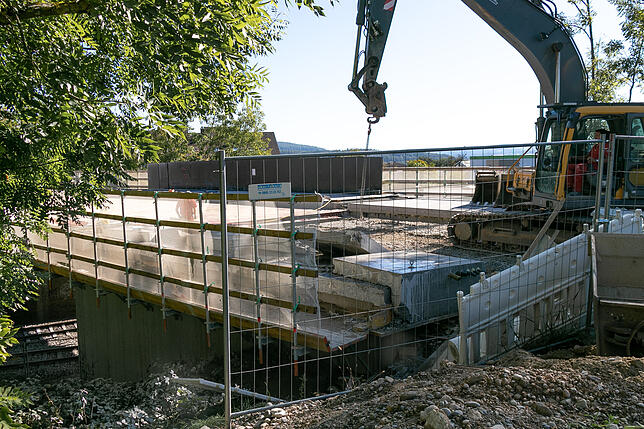 Die Verzögerung bei den Bauarbeiten führt laut Landratsamt immerhin nicht zu höheren Kosten, die Mängel seien ein Haftpflichtfall.