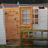 Diese Gartenhütte wurde komplett abgedeckt und zerstört.