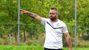 Natale Maione, der Trainer der Spfr. Owingen-Billafingen, musste mit seiner Mannschaft erneut eine Niederlage hinnehmen. Das Spiel gegen ...
