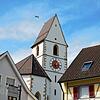 Kein seltener Anblick: Im Minutentakt fliegen Flugzeuge über den Kirchturm der Gemeinde Hohentengen hinweg.