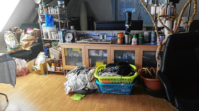 Ist diese Wohnung nur nicht aufgeräumt oder schon durch Vermüllung beschädigt? So hinterließ ein Mieter eine Wohnung in Gottmadingen zu ...