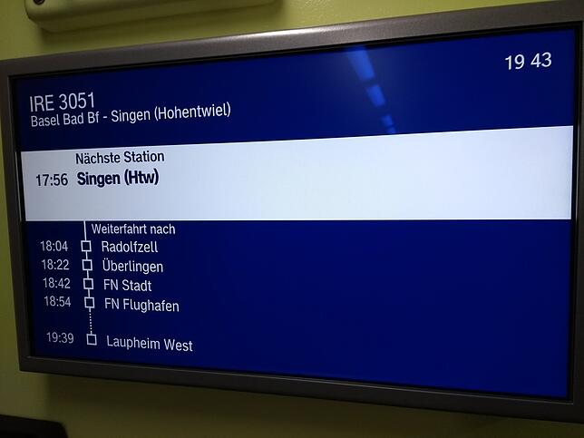 Um 17.56 Uhr sollte der IRE aus Basel am 25. Oktober eigentlich in Singen ankommen. Oben rechts auf der Anzeige steht die tatsächliche ...