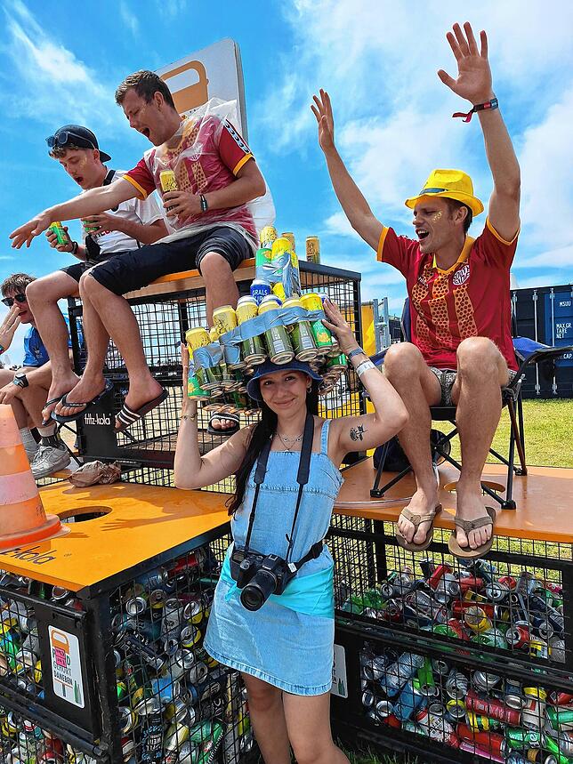 Bild 4: Bier-Yoga und Pfandflaschen-Party beim Southside 2025: Das sind die besten Bilder vom Samstagvormittag