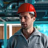 Daniel Kirch von den Stadtwerken Konstanz führt über die LNG-Fähre.