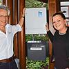 Andreas Schätzle und Ferienland-Geschäftsführerin Lena Gerlich erinnern an die bislang ungenutzte Schlüsselbox beim Haus des Gastes. ...