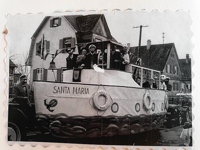Einen Prachtwagen präsentierten die Möggenweiler mit ihrem Schiff „Santa Maria“, dass beim Markdorfer Fasnets-Sunntig-Umzug ...