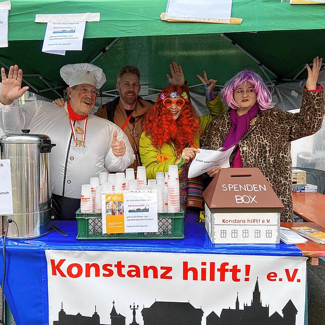 Verpflegen die Narren und unterstützen Familien in Not: Fred Schmid, Sascha Landesberger, Heike Baumgärtner und Suni Patel von Konstanz ...