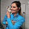 Tierpflegehelferin und Erlebnispädagogin Lysette Proschinger (links) und Tierheimleiterin Indra von Gersdorff mit zwei zu vermittelnden ...