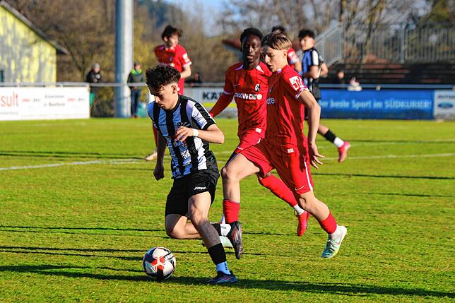 Bild 18: Die U17 des SC Freiburg zu Gast im Friedengrund: Das sind unsere Bilder!