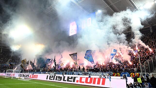 Der DFB bestraft den Karlsruher SC für das Zünden von Pyrotechnik seiner Fans.