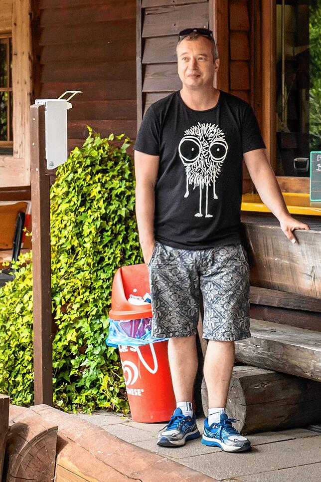 Andreas Preiser hat den Kiosk am Schlüchtsee geöffnet. Bilder: Wilfried Dieckmnn