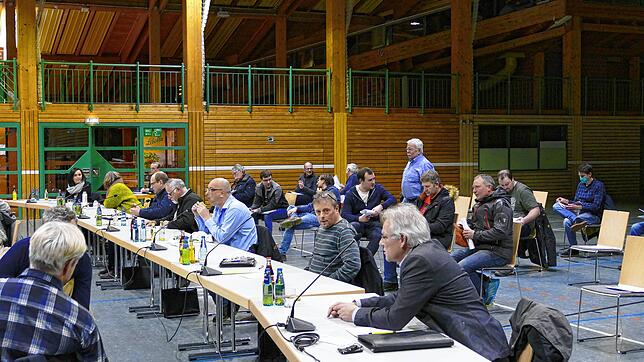 Gemeinderatssitzung am vergangenen Dienstag in Neuhausen ob Eck. Viele Besucher sind wegen dem Thema Mobilfunkmast gekommen.