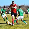 Gegen den FC Bräunlingen (Chris Keller, links, und Kai Albicker, rechts) hatten die Spieler des SV Rietheim (Ruben Bronnec, Mitte) keine ...