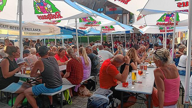 Bild 9: So schön wird beim Dorffest in Dangstetten gefeiert