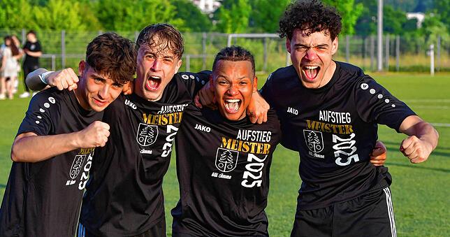 Bild 1: SV Obersäckingen feiert den Aufstieg in die Kreisliga A – und wir haben Fotos!