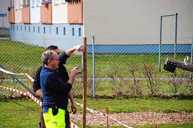 Auch auf dem Spielplatz in der Weihergrube ist niemand mehr.