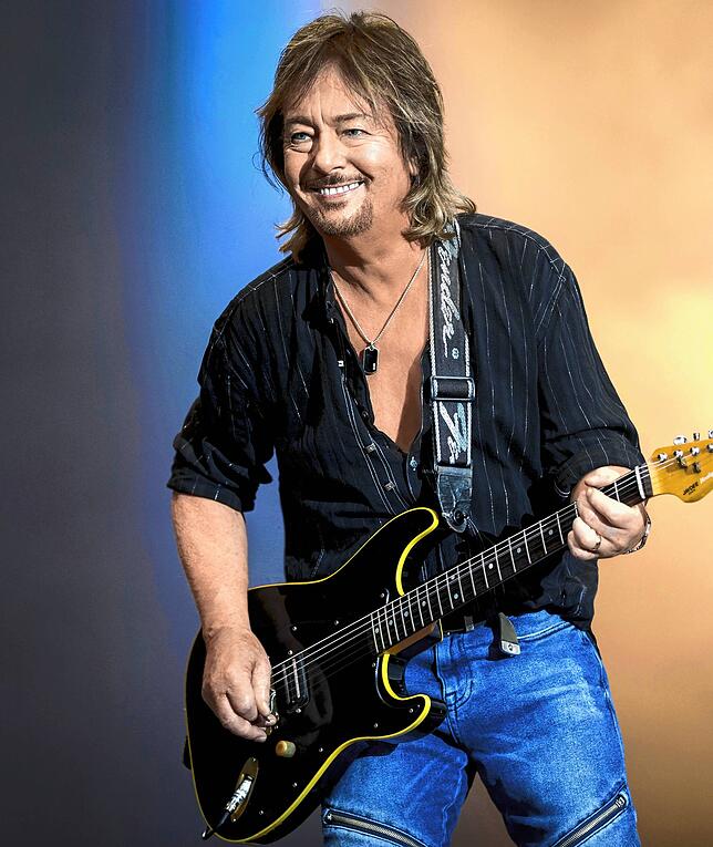 Chris Norman ist wie Bonnie Tyler seit Jahrzehnten weltbekannt und spielt noch immer live auf der Bühne