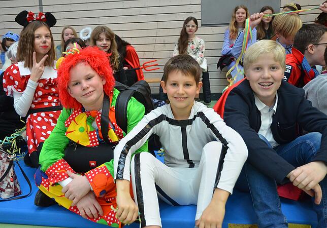 Bild 13: Bilder der Markdorfer Narren bei der Schülerbefreiung