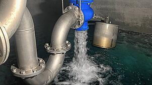 Neben der Ressource Wasser kostet die Instandhaltung der Wasserversorgung die Stadtwerke viel Geld.