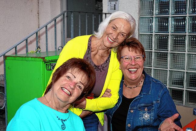 Bild 4: Wollmatinger Dorffest 2025: Wilde Engel bringen Stimmung und Partyfeeling pur