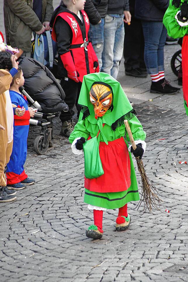 Bild 40: Bilder vom großen Kinderumzug von oben – Teil 2