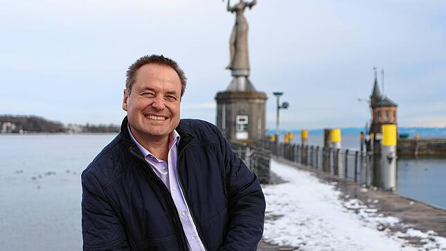 Thorsten Otterbach vor der Konstanzer Imperia. Für den AfD-Landtagskandidaten passt das, denn er ist optimistisch: &bdquo;Ich brauche ...