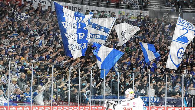 Die Fans sind wichtiger Bestandteil des Schwenninger Eishockeys. Über 1300 Dauerkarten wurden bislang verkauft. Die Wild Wings ...