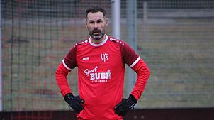 Adem Sari, Trainer des VfB Villingen, leitete das 1:0 ein. Am Ende gewinnt sein Team mit 2:1 gegen den SV Hinterzarten.