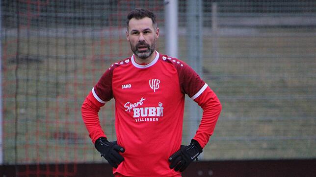 Adem Sari, Trainer des VfB Villingen, leitete das 1:0 ein. Am Ende gewinnt sein Team mit 2:1 gegen den SV Hinterzarten.