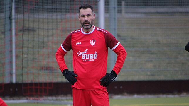 Adem Sari, der Trainer des VfB Villingen, musste mit seinem Team am letzten Spieltag eine deutliche Heimniederlage hinnehmen.