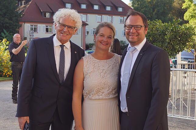 Bild 3: Ein Blick auf den roten Teppich: So haben die prominenten Gäste des festlichen Dinners den Besuch von Königin Silvia erlebt