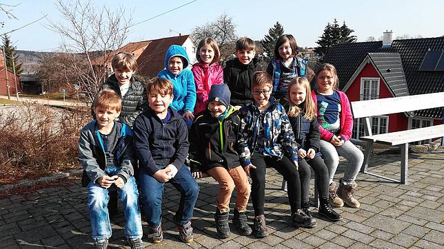 Die Grundschüler in Riedöschingen genießen den Wiederbeginn der Schule. Bild: Angelika Sitte