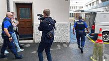 Polizisten führen den Beschuldigten aus dem Gerichtsgebäude in Frauenfeld.