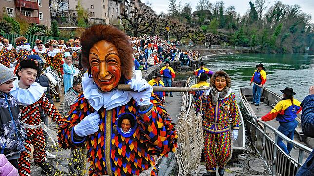 Die Anlandung des Salms eröffnet die Städtlefasnacht. Der Verein Laufenburger Städtlefasnacht soll die Pflege des Brauchtums stärken. ...