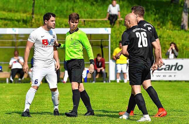 Bild 5: FC Erzingen siegt mit 6:3 bei der Spvgg. Brennet-Öflingen &ndash; und wir haben die Bilder!