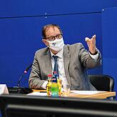 Bild 6: Warum der Landkreis verschärfte Maßnahmen beschlossen hat &ndash; OB-Roth: &bdquo;Wir machen das nicht zum Spaß&ldquo;