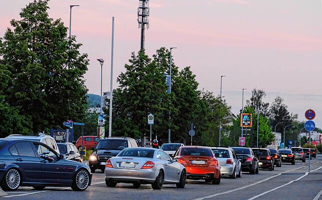 Bisher lag der Schwerpunkt der Tuning-Szene in Singen rund um die Georg-Fischer-Straße (hier die Industriestraße in Singen). Am Samstag, ...