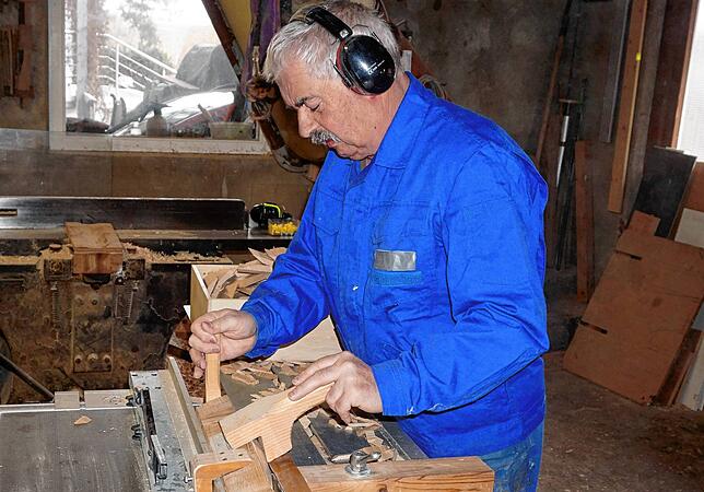 Bild 4: Glühende Scheiben sausen ins Tal! So werden die Holzscheiben für das Scheibenschlagen hergestellt