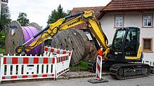 Der Breitbandausbau und die Verlegung neuer Erdkabel für Strom in Herrischried schreiten voran, wie hier im Ortsteil Niedergebisbach zu ...