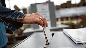 (Symbolbild) Welche Namen im Wahlkreis Konstanz auf dem Stimmzettel für die Bundestagswahl 2025 stehen werden, entscheidet sich ...