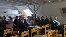 Fröhliche Gesichter angesichts hervorragender Zahlen: Polizeibeamte des Polizeireviers Schramberg, Oberbürgermeister Thomas Herzog und ...