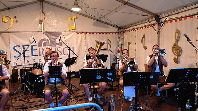 Bild 8: Dingelsdorf feiert wieder! Auf dem Dorfplatz findet das Herbstfest statt